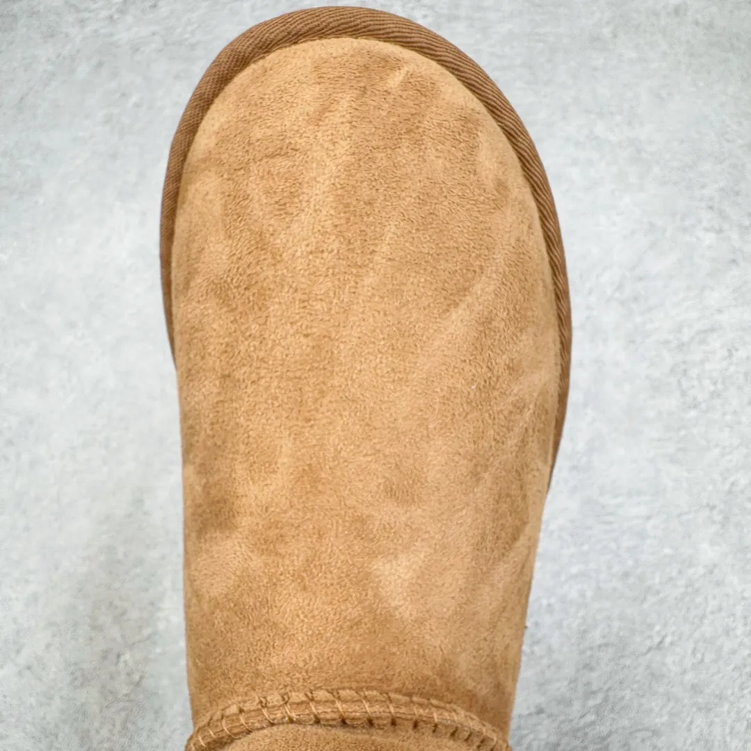 Pick up locally💰520 UGG 6223 Classic autumn and winter sheepskin and fur all-in-one snow boots. All shoes are made from ZP. Longfeng A-grade Australian imported sheepskin and fur all-in-one boots for men and women. Brand OEM production line. Fully follows the ZP process. OEM original pattern maker. Adhering to the principle of no original shoes and no development selection. Pay attention to every detail. The most authentic version on the market TREADLITE "Light Wing" technology outsole Lightweight/durable/flexible/pile size: 35 36 37 38 39 40 41 42 43 44 45 Coding: by2936080